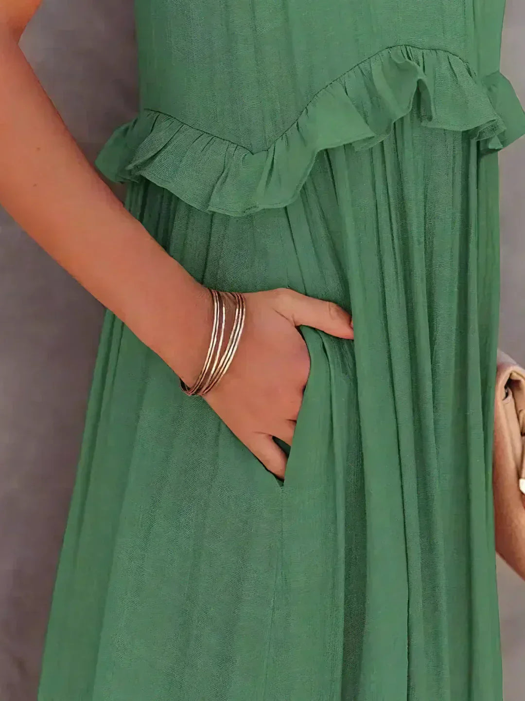 Ilona - HALTERNECK JURK MET RUFFLES EN ZAKKEN