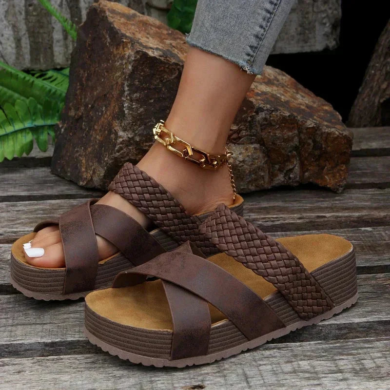 Erika™ | Vrouwelijke Gevlochten Sandalen met Kruisbanden
