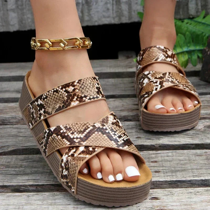 Erika™ | Vrouwelijke Gevlochten Sandalen met Kruisbanden