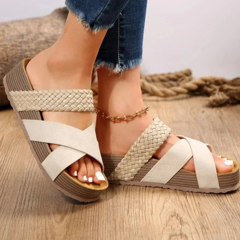 Erika™ | Vrouwelijke Gevlochten Sandalen met Kruisbanden